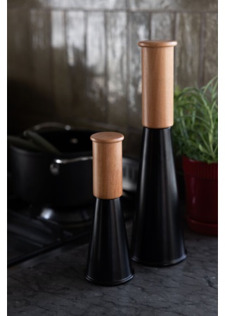 Mlýnek na pepř a sůl GURKEN, medium, černá/hnědá Mlýnek na pepř a sůl GURKEN, medium, černá/hnědá