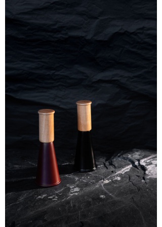 Mlýnek na pepř a sůl GURKEN, medium, černá/hnědá Mlýnek na pepř a sůl GURKEN, medium, černá/hnědá