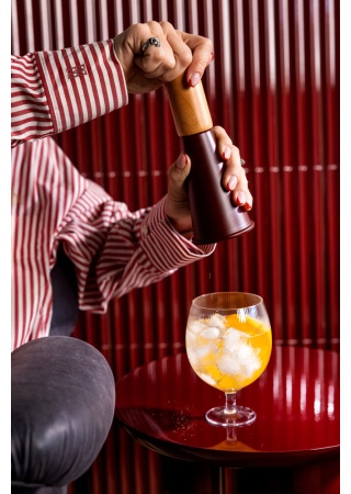 Mlýnek na pepř a sůl GURKEN, medium, červená/hnědá Mlýnek na pepř a sůl GURKEN, medium, červená/hnědá