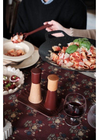 Dřevěný servírovací tác HANNA, malý, bordeaux  